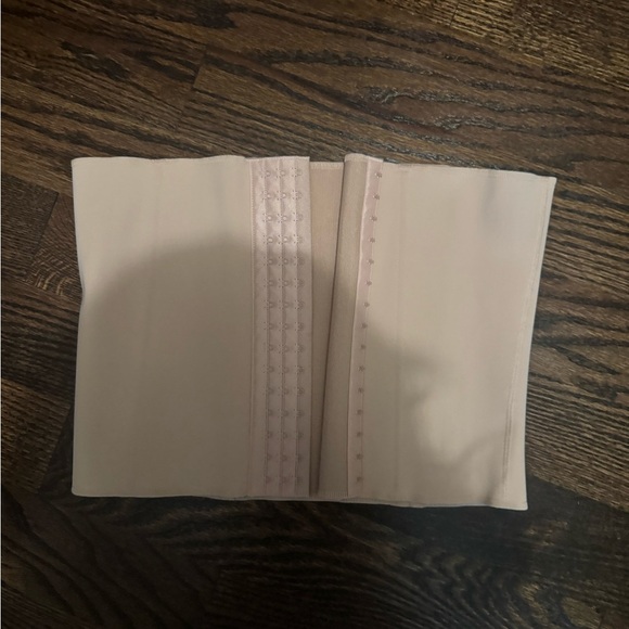 SKIMS WAIST TRAINER - Picture 5 of 6